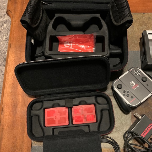 Nintendo Switch - Picture 3 of 4